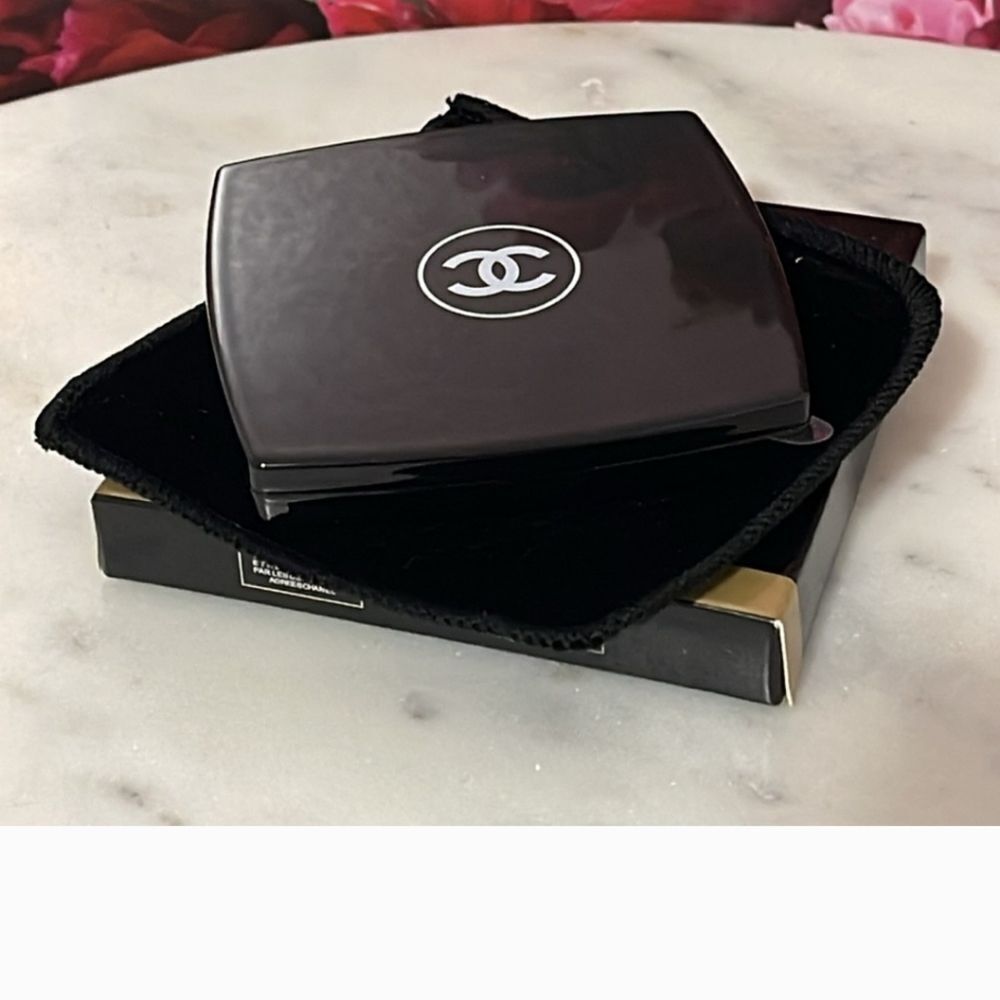 Chanel Compact Mirror - Picture 4 of 8